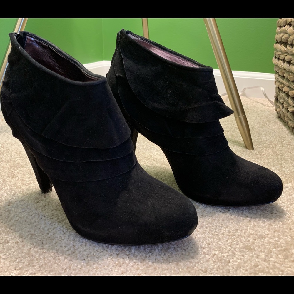 Steve Madden Black Cuddless Bootie